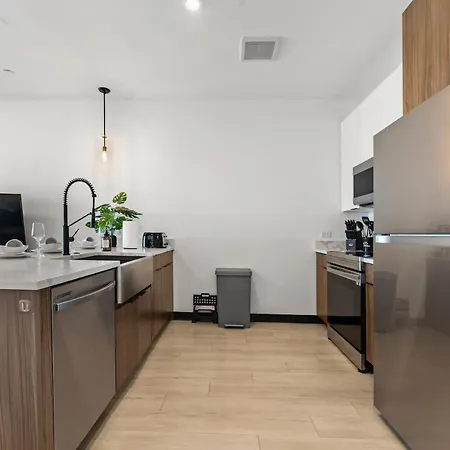 Furnished Luxury Apartment Close To Boston Everett Exterior photo