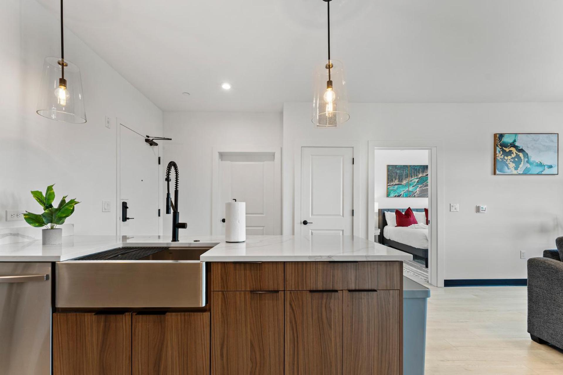 Furnished Luxury Close To Boston Apartment *
